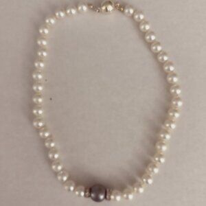 White Pearl Necklace with Black Pearl Center